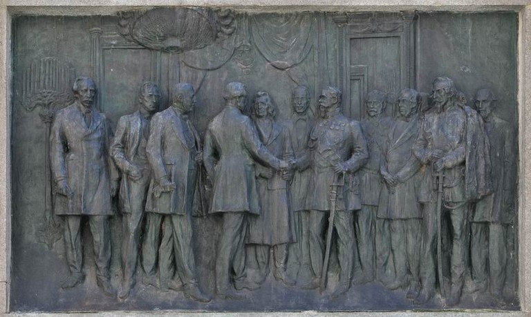 particolare, uno dei bassorilievi